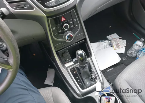 2014 Hyundai Elantra Se z USA, uszkodzony, nr VIN 5NPDH4AE5EH526629